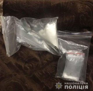 На Днепропетровщине полицейские изъяли у наркосбытчика психотропов почти на 400 тысяч гривен (видео) - ФОТО