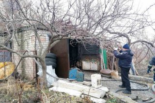 На Днепропетровщине загорелся гараж: пострадал владелец (фото) - ФОТО