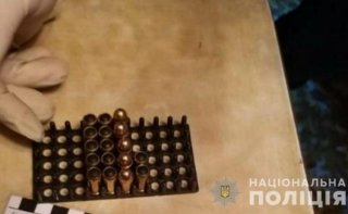 В Каменском полицейские задержали мужчину с марихуаной и боеприпасами (фото) - ФОТО