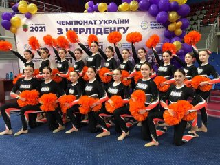Черлидеры из Каменского победно выступили на Чемпионате Украины - ФОТО