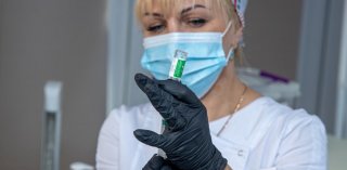 На Днепропетровщине от коронавируса уже вакцинировали более 3 тыс. медиков - ФОТО