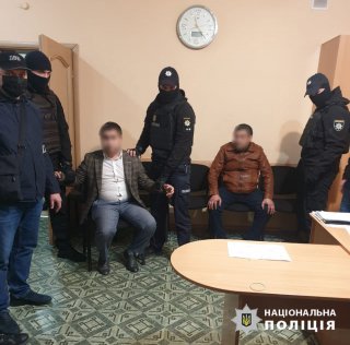 Полиция Днепропетровщины задержала двух граждан России за подкуп должностного лица полиции - ФОТО