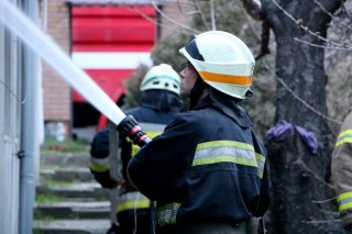 В Днепре загорелся дом: есть пострадавшие (видео) - ФОТО