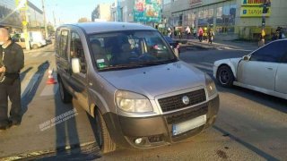 В Днепре автомобиль сбил женщину на "зебре" (видео) - ФОТО
