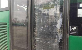 В Днепре подростки разбили стекла на двух автобусах - ФОТО