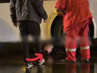 В Днепре мужчина попал под колеса троллейбуса (видео) - ФОТО