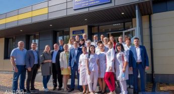 На День города в Каменском открыли новую амбулаторию и отделения в больницах
