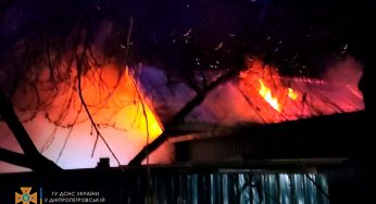Сильный пожар на Днепропетровщине: загорелся жилой дом (фото)