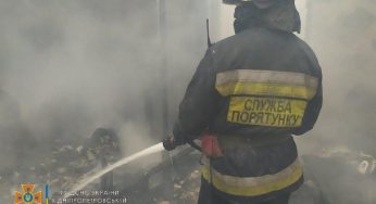 В Днепре горел частный жилой дом (видео)