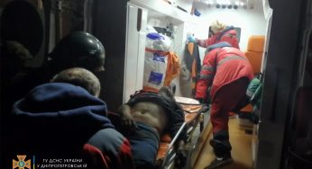 Под Днепром на пожаре спасли мужчину (видео)