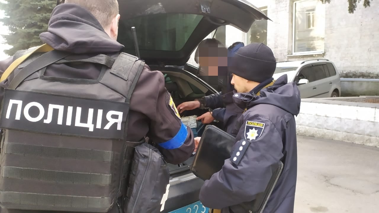 Форму украли. Полиция Украины. Милиция и полиция. Полиция Украины задержание. Полиция Уголовный розыск.