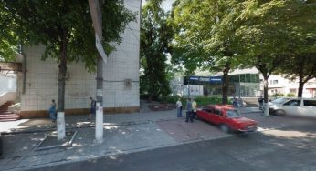 В Каменском мужчина грозился выброситься с балкона второго этажа