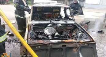 В Каменском районе во время движения загорелся автомобиль ВАЗ
