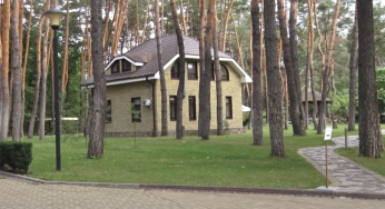 На Дніпропетровщині для дітей-переселенців відкрили реабілітаційний літній табір