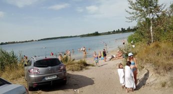 Безкоштовні пляжі під Кам’янським перетворюються на сміттєзвалища (фото)