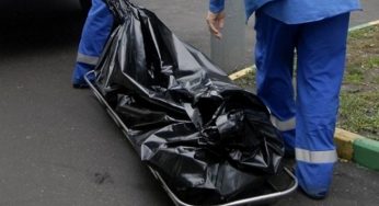 У Дніпрі доньці довелося самій нести тіло матері в авто судмедекспертів