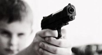 У Кам’янському чотирирічний хлопчик вистрелив у груди дворічному братові