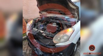 У Дніпрі чоловік посварився з сусідкою та підпалив її машину