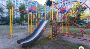 На лівобережжі Кам’янського з’явився сучасний дитячий майданчик (відео)