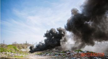 У Дніпрі горить сміттєзвалище (відео)