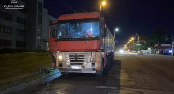 У Кам’янському під час руху загорілась вантажівка