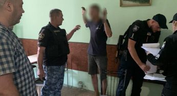 У Кам’янському п’яний буянив у кафе
