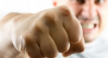 У Дніпрі знайомство з дівчиною в інтернеті закінчилось пограбуванням та побиттям