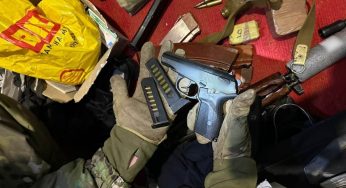 На Дніпропетровщині у чоловіка вдома знайшли збройний арсенал