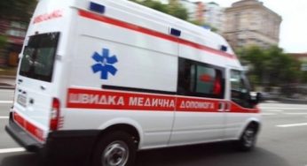 У Дніпрі чоловік в автобусі порізав собі вени