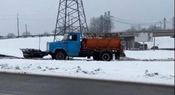 У Кам’янському посипають дороги