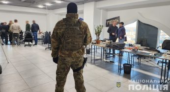У Дніпрі поліцейські “накрили” шахрайський колцентр