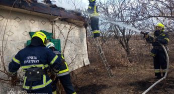 Під Дніпром горів будинок