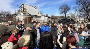 Мер Кам’янського зустрівся з власникам постраждалих від обстрілу будинків