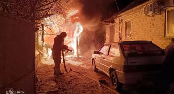 На Дніпропетровщині згорів гараж та три автомобілі