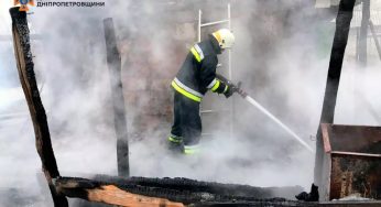 На Дніпропетровщині у гаражі згорів легковик