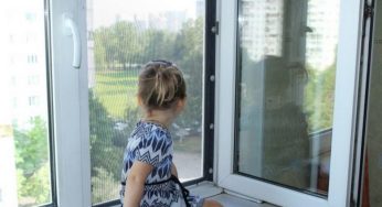 На Дніпропетровщині з вікна випала семирічна дівчинка