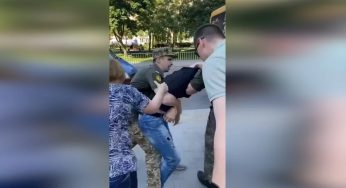 У Дніпрі чоловіка намагались запхати в “бусік”: що кажуть в ТЦК