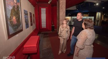 В Музеї історії Кам’янського відкрилася художня виставка «Пам‘яті кобзарів України»