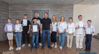 У Кам’янському сиротам та дітям, позбавленим батьківського піклування, вручили стипендії (відео)