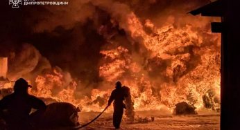 Масштабна пожежа на Дніпропетровщині: загорілись паливні брикети