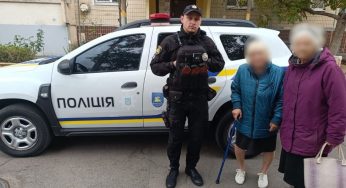 На Дніпропетровщині поліцейські допомогли бабусі, що загубилася