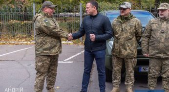 Чергова автівка відправилася з Кам’ягського на фронт (відео)