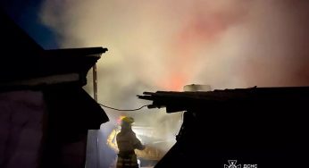 На Дніпропетровщині спалахнув дах житлового будинку