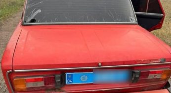 У Дніпрі водій начепив на ВАЗ спецсигнал та поліцейський номерний знак і катався по місту