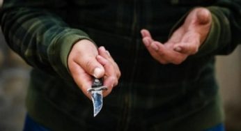 На Дніпропетровщині батько призовника увірвався з ножем до ТЦК та погрожував військовим (відео)