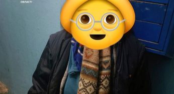 У Дніпрі патрульні допомогли літній жінці, яка загубилась