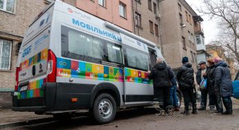 Кам’янчани, які постраждали від ворожої атаки, оформлюють допомогу “єВідновлення”