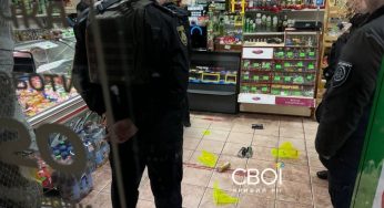 На Дніпропетровщині неадекват напав на поліцейську з дитиною (відео)