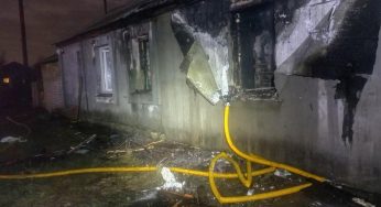 У Дніпрі чоловік кинув гранату та спалив будинок сусідів