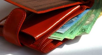 На Дніпропетровщині посадовиця фіктивно влаштувала свою доньку на работу і платила їй зарплатню